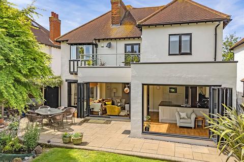 5 bedroom detached house for sale, Parkanaur Avenue, Thorpe Bay, SS1