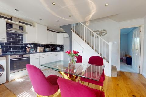 3 bedroom semi-detached house for sale, Broadbank, Gateshead, Tyne and Wear, NE10 8XW