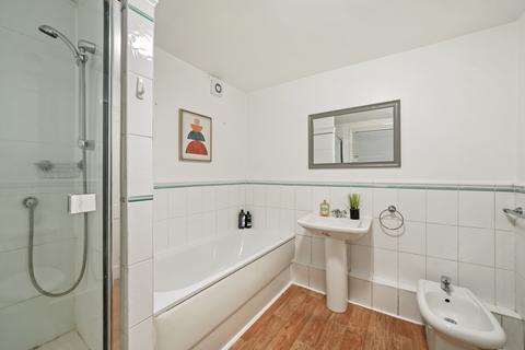 1 bedroom in a house share to rent, Lanark Place, London W9