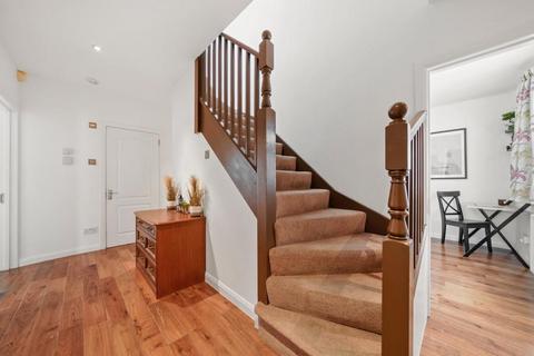 1 bedroom in a house share to rent, Lowfield Road, London W3