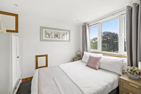 1 bedroom in a house share to rent, Chippenham Road, London W9