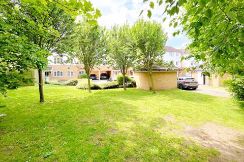 2 bedroom flat for sale, Centurion Court, Seymer Road, Romford, Essex  RM1