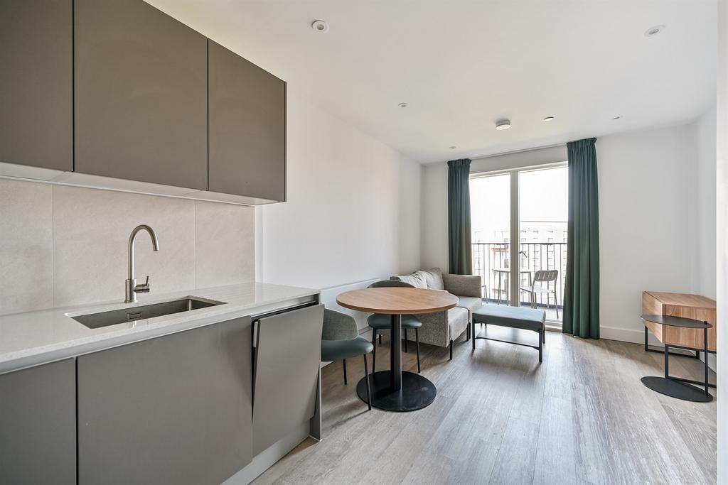 Apartment in Reading - View 3