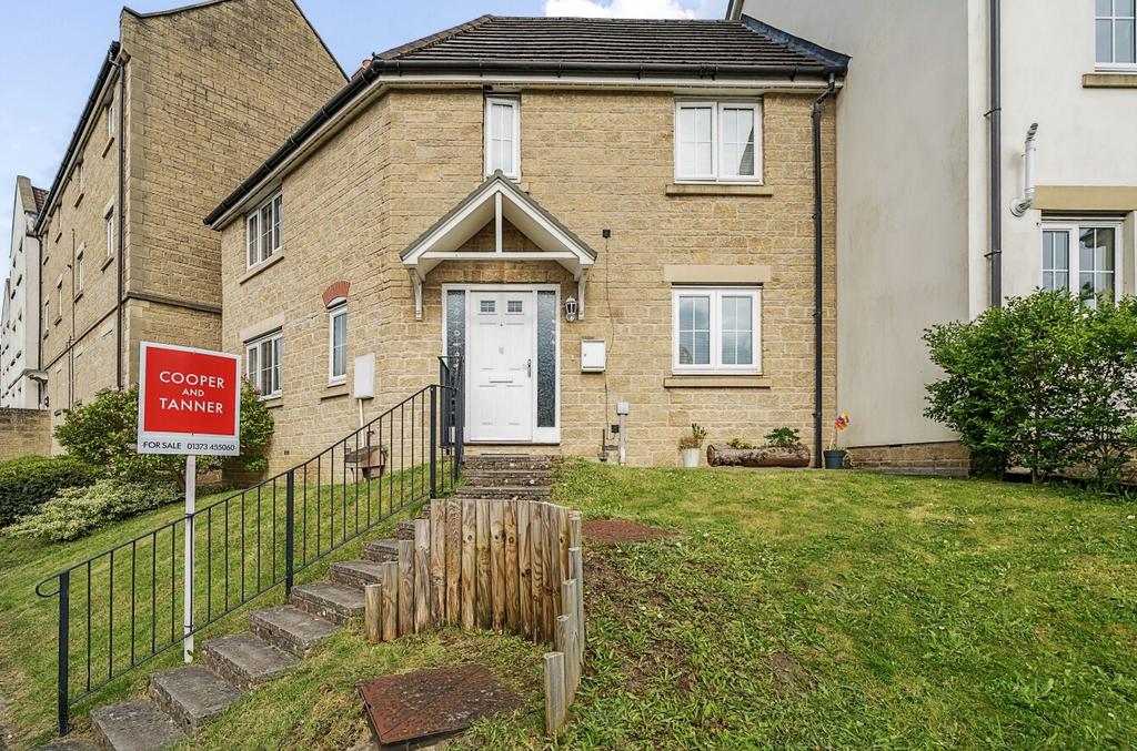 Hillside Drive, Frome, BA11 3 bed semidetached house for sale £299,950