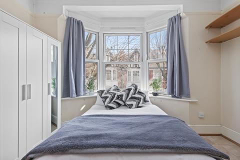1 bedroom in a house share to rent, Northcote Avenue, London W5
