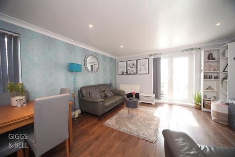 2 bedroom end of terrace house for sale, Rochford Drive, Luton, Bedfordshire, LU2