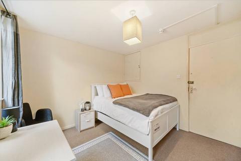 1 bedroom in a house share to rent, Chippenham Road, London W9