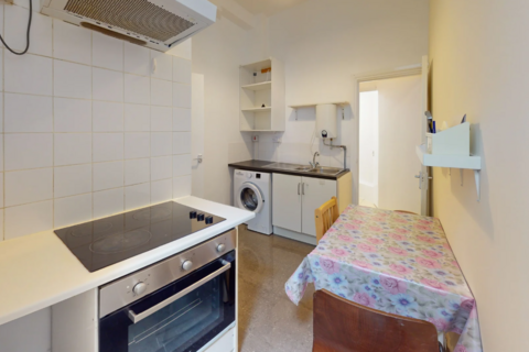 Studio to rent, Alexandra Road