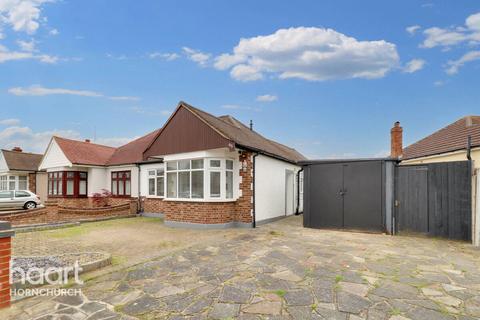 3 bedroom bungalow for sale, Randall Drive, Hornchurch