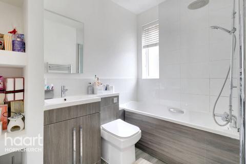 95 Randall Drive, Hornchurch, RM12 6TA