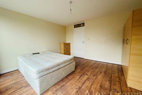 4 bedroom flat to rent, Grafton Road, Kentish Town