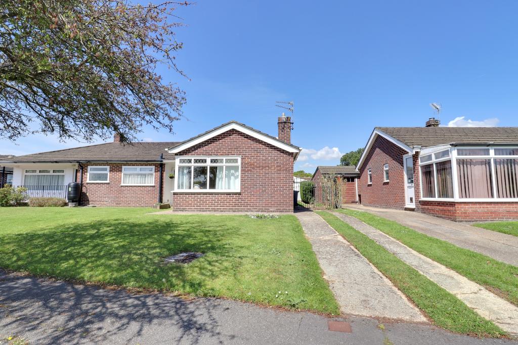 PRINCES DRIVE, WATERLOOVILLE 2 bed semidetached bungalow for sale £