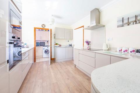 25 Blinco Road, Lowestoft, NR32 3PB
