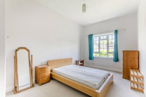 2 bedroom flat to rent, Streatham High Road, Streatham Hill, London, SW16
