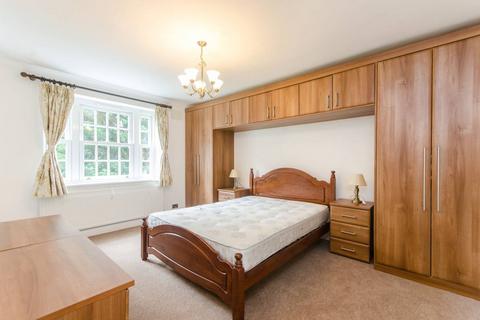 2 bedroom flat to rent, Wimbledon Park Side, Wimbledon Common, London, SW19