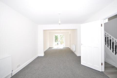 3 bedroom semi-detached house to rent, Dallaway Gardens, East Grinstead, RH19