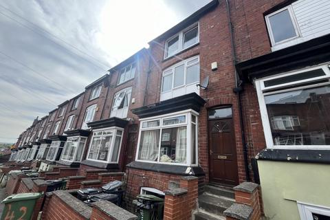 4 bedroom terraced house to rent, Manor Drive, Headingley, Leeds, West Yorkshire, LS6
