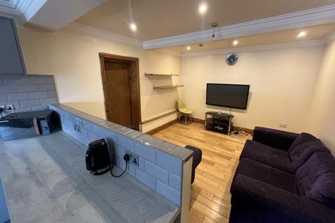 3 bedroom terraced house to rent, Richmond Avenue, Leeds, West Yorkshire, LS6