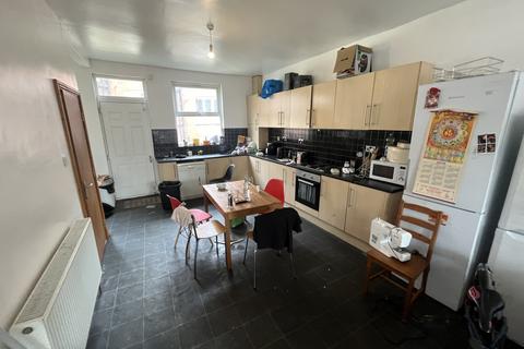 4 bedroom terraced house to rent, Richmond Avenue, Leeds, West Yorkshire, LS6