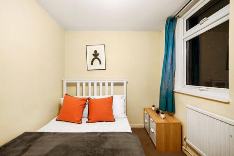 1 bedroom in a house share to rent, Chippenham Road, London W9