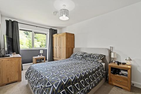 1 bedroom flat for sale, Flat 35 Meadow Court, 15 Hamilton Road, Sarisbury Green, Southampton. SO31 7PU