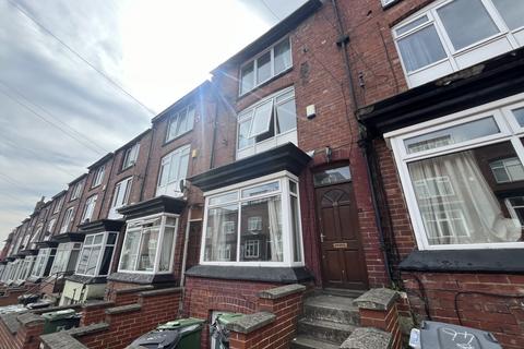 6 bedroom terraced house to rent, Manor Drive, Headingley, Leeds, West Yorkshire, LS6