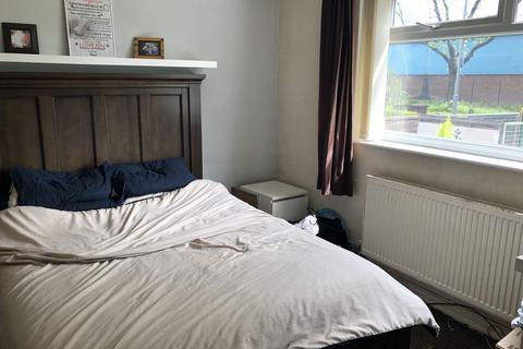 2 bedroom ground floor flat for sale, Manchester, Manchester M22