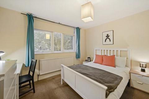 1 bedroom in a house share to rent, Chippenham Road, London W9