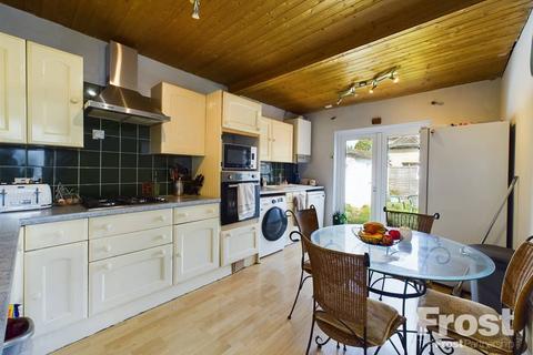 286 Staines Road, Feltham, TW14 9HG