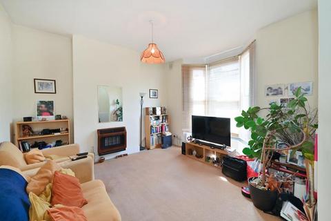 3 bedroom flat for sale, London N5