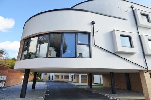 3 bedroom penthouse to rent, EPSOM