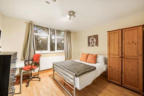 1 bedroom in a house share to rent, Chippenham Road, London W9