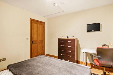 1 bedroom in a house share to rent, Chippenham Road, London W9