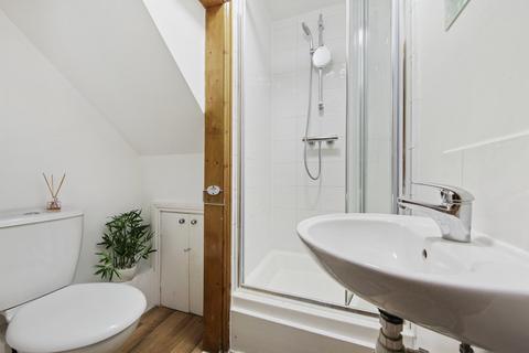 1 bedroom in a house share to rent, Chippenham Road, London W9