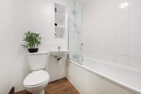 1 bedroom in a house share to rent, Chippenham Road, London W9