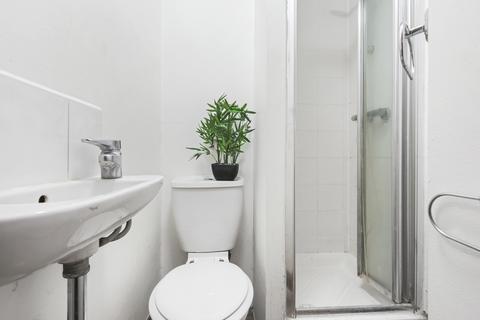 1 bedroom in a house share to rent, Chippenham Road, London W9