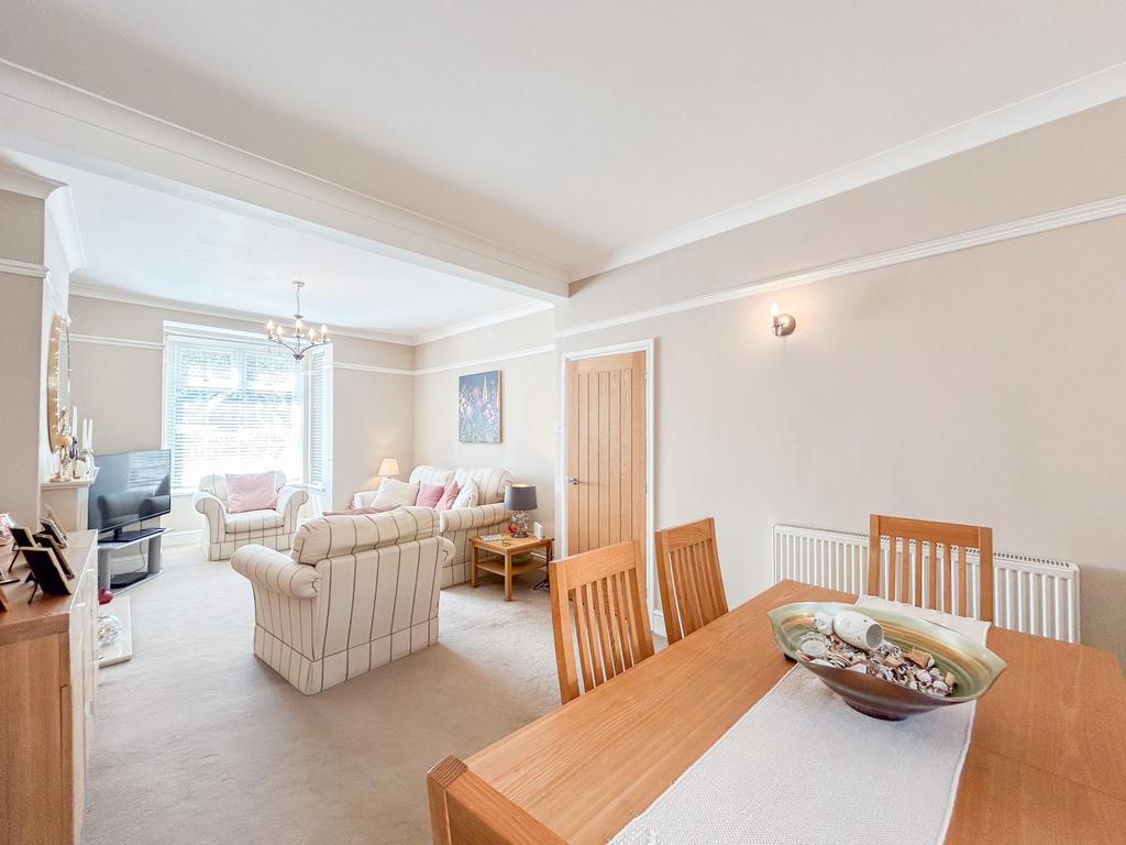 Lounge/ Dinning Room