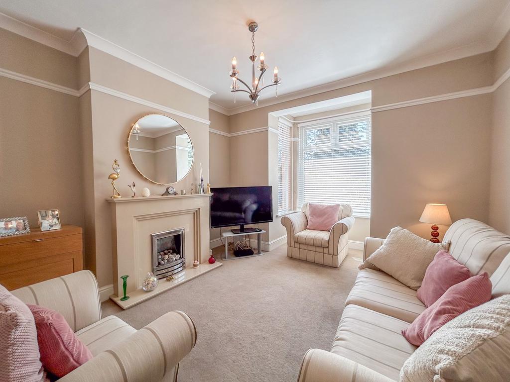 Lounge/ Dinning Room