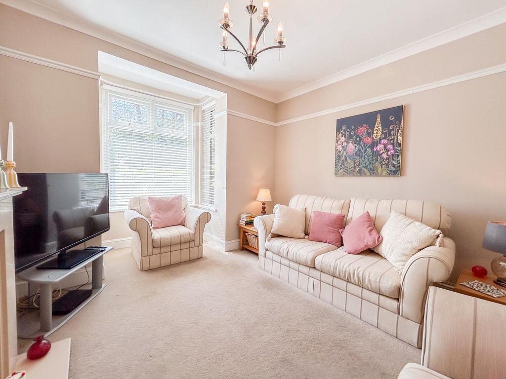 Lounge/ Dinning Room