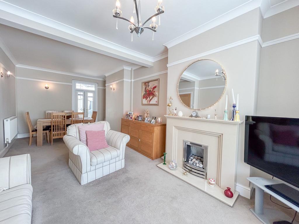 Lounge/ Dinning Room