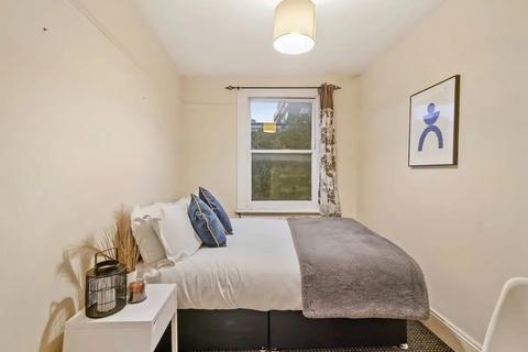 1 bedroom in a house share to rent, Lanark Place, London W9