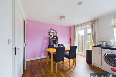 3 bedroom semi-detached house for sale, Stroothers Place, Bradford, West Yorkshire, BD4