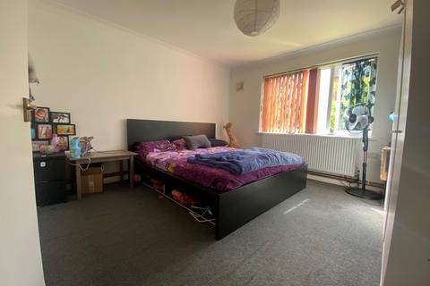 2 bedroom flat to rent, Rodwell Close, Ruislip HA4