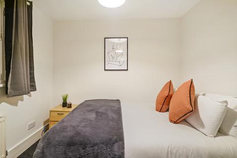 1 bedroom in a house share to rent, Lanark Place, London W9