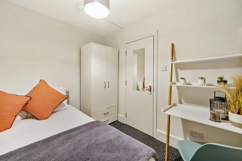 1 bedroom in a house share to rent, Lanark Place, London W9