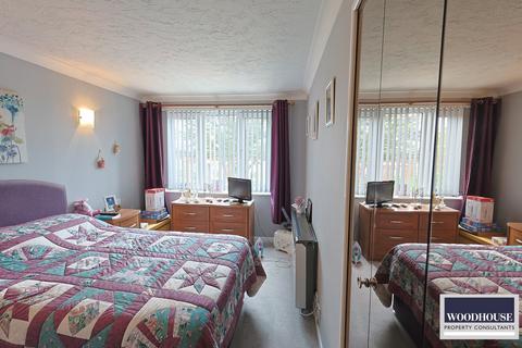 1 bedroom apartment for sale, Turners Hill, Cheshunt EN8