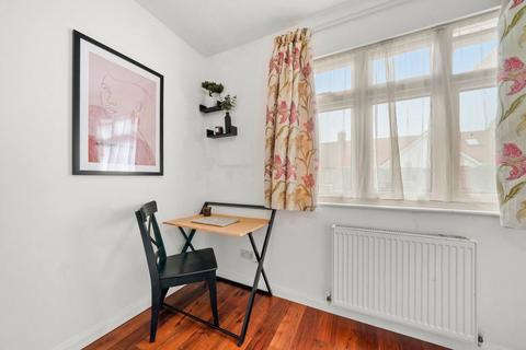 1 bedroom in a house share to rent, Lowfield Road, London W3