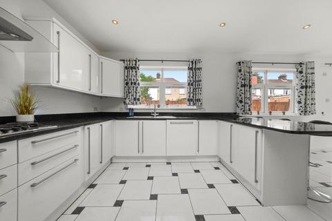 1 bedroom in a house share to rent, Lowfield Road, London W3