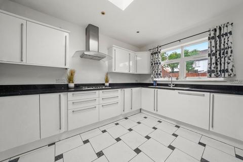 1 bedroom in a house share to rent, Lowfield Road, London W3