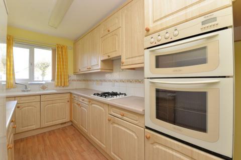2 bedroom apartment for sale, Seaward Avenue, Barton on Sea, New Milton, Hampshire, BH25